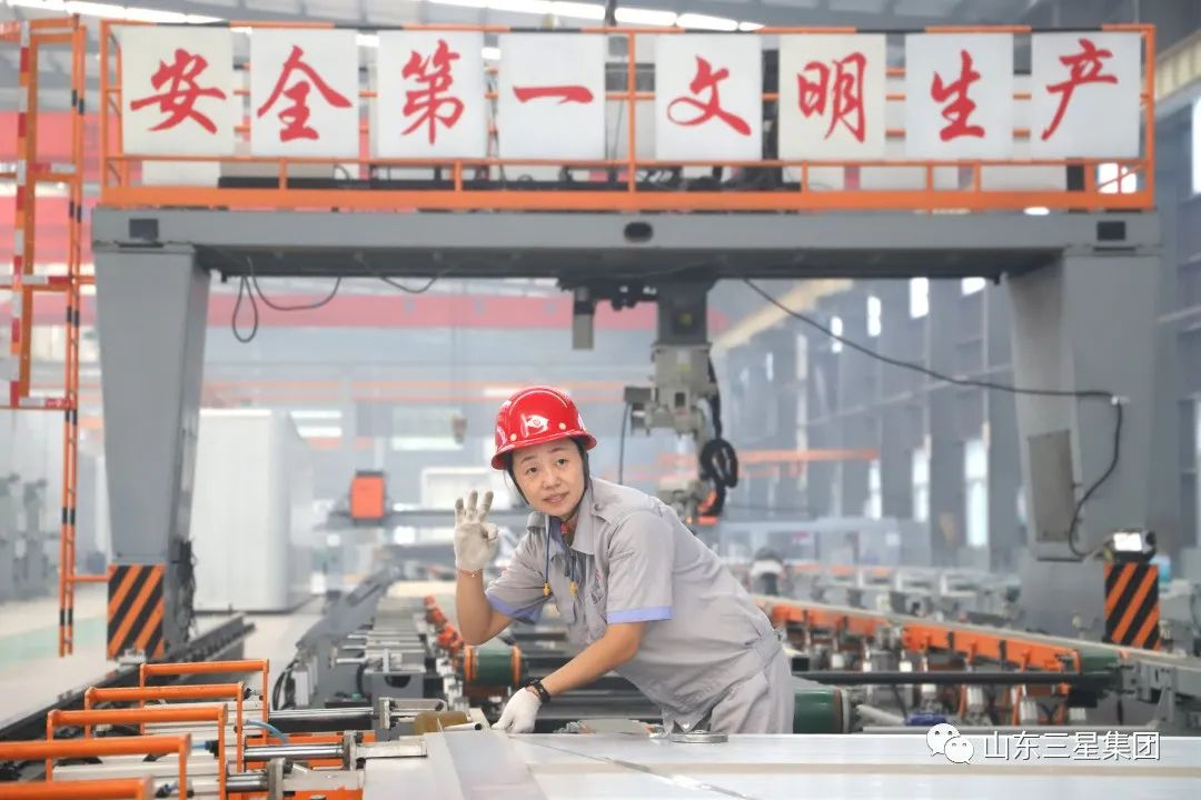 组图|焊花闪灼耀明航