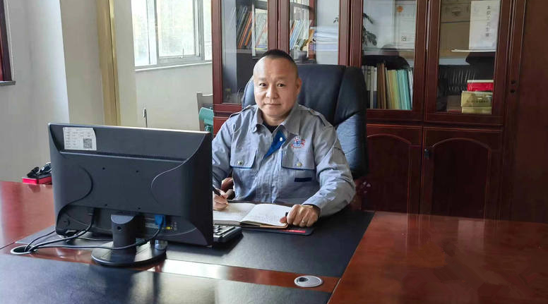 郑壮：眼中有光笑生辉 脚下无力勇担任