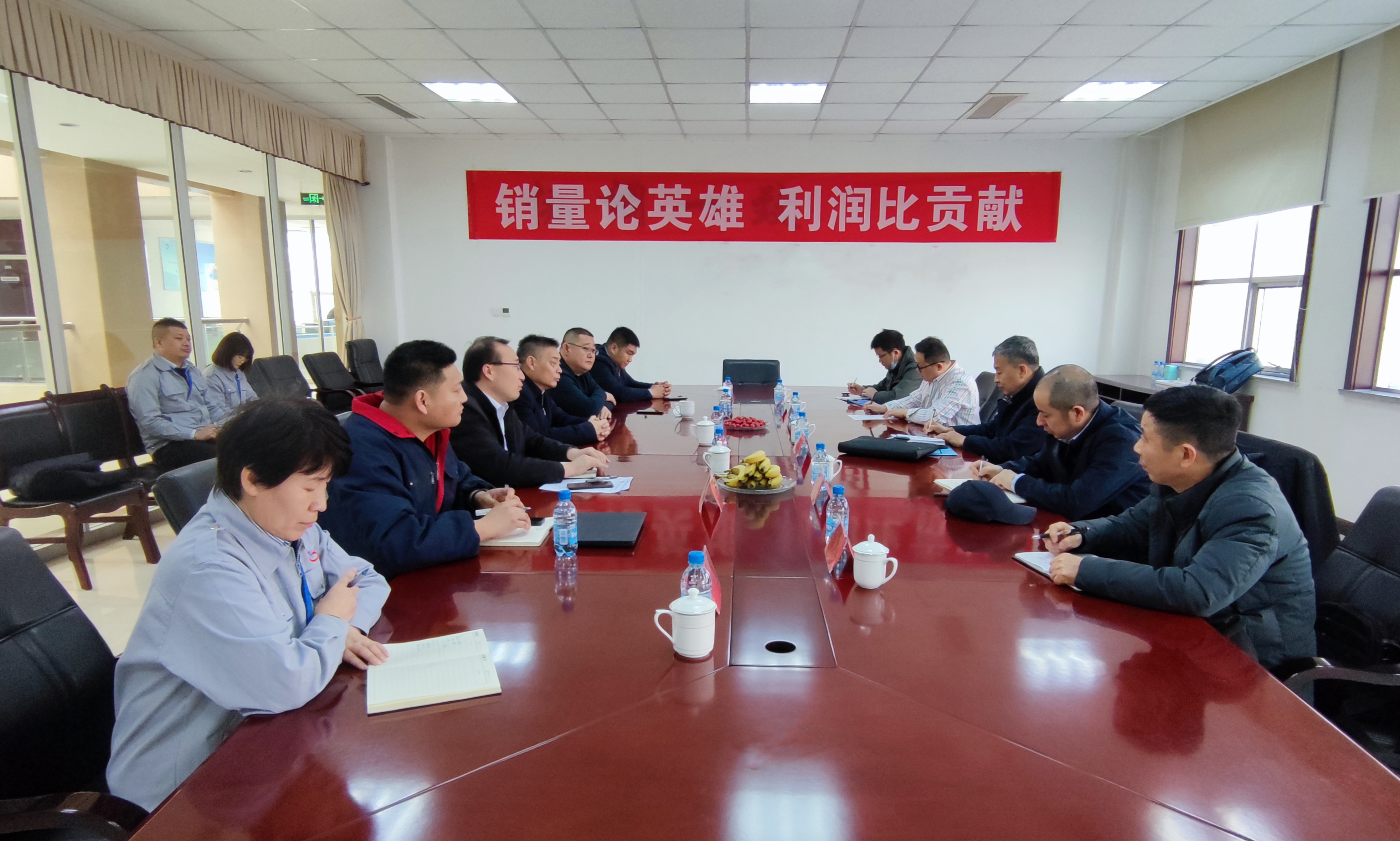 中国有色金属加工财产协会秘书长靳海明一行来裕航合金公司观赏漫谈