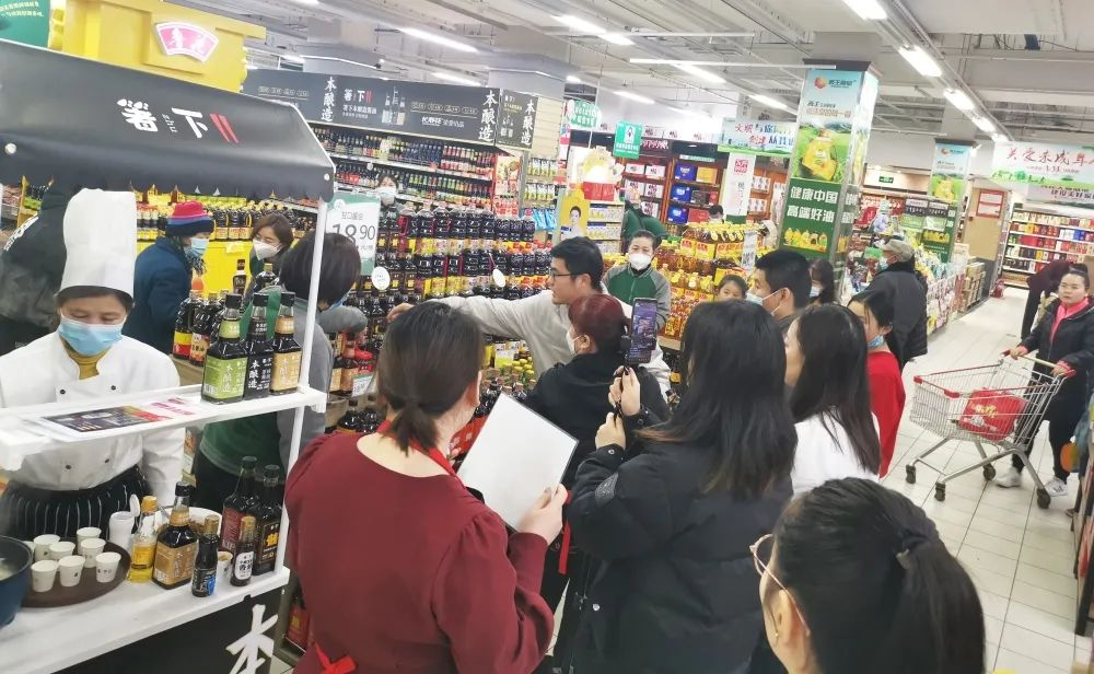 箸下抖音旗舰店联袂圣豪超市 线上线下带货齐上阵