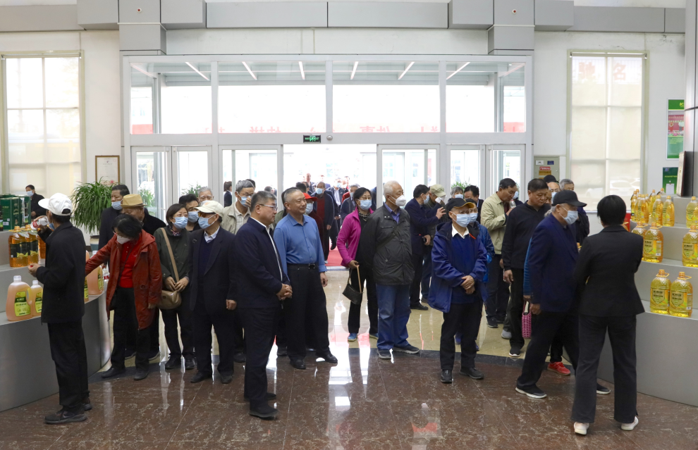 省检察院离退休老干部考察团来蘑菇视频
参观考察