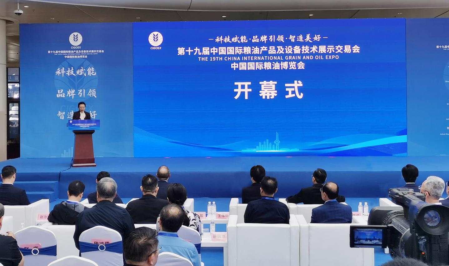 品德苦守 立异领跑｜长命花食物表态中国国际粮油展 多维揭示“齐鲁粮油”品牌力