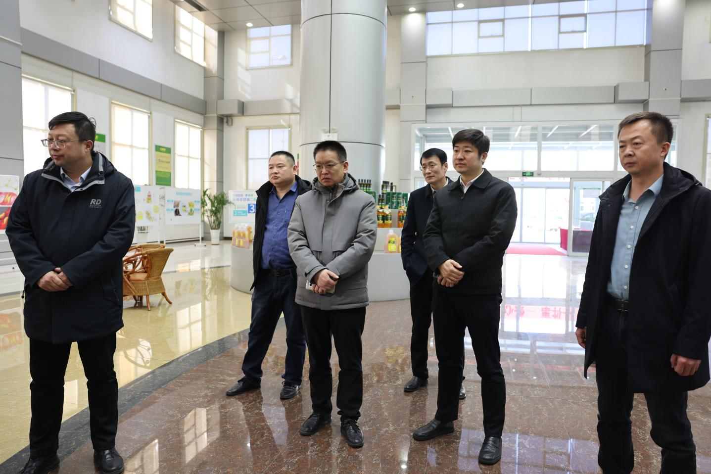 山东人材科创、清华大学团委创业指点中间考查组来山东三星团体观赏考查