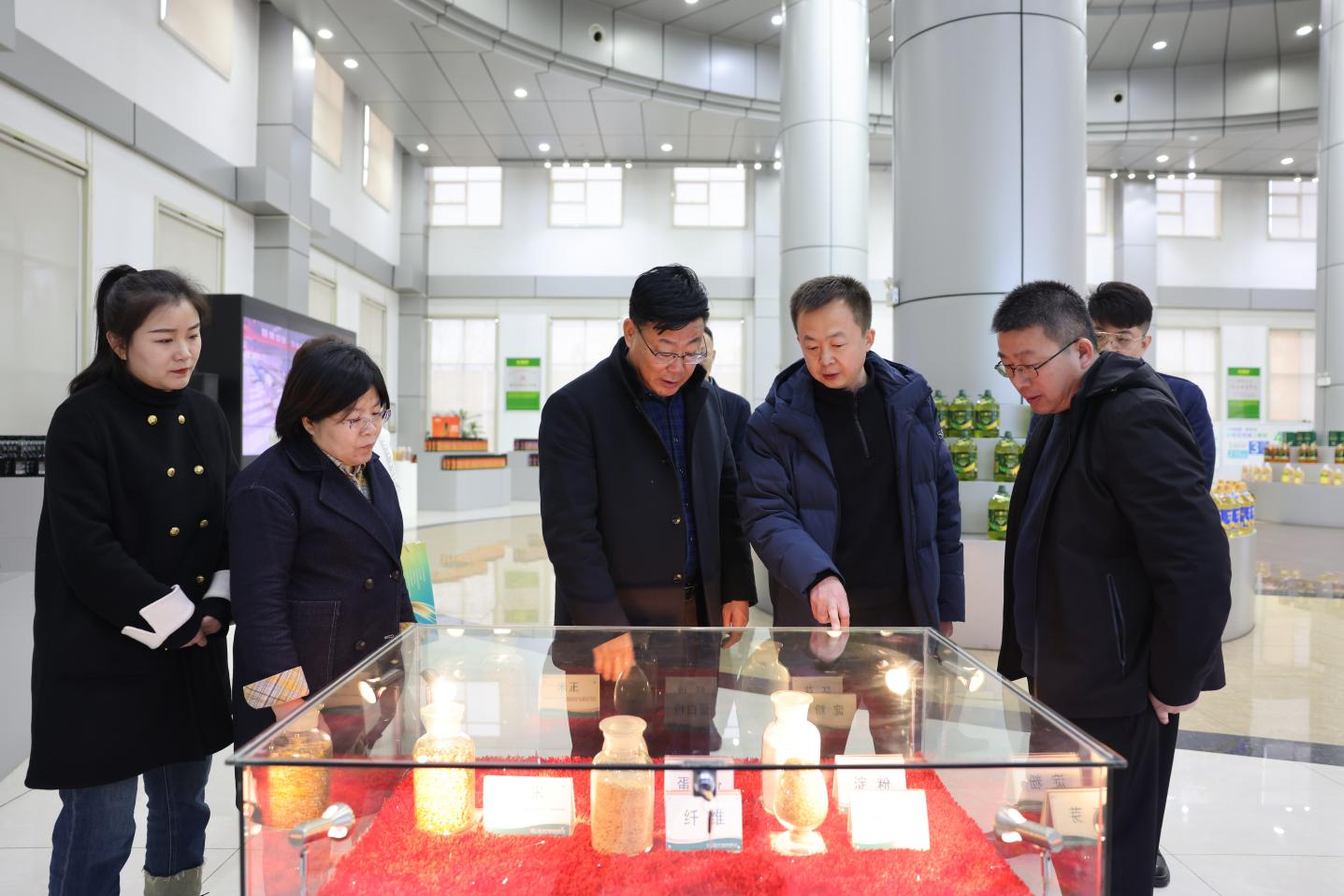 滕州市商务和投资增进局来山东三星团体观赏考查