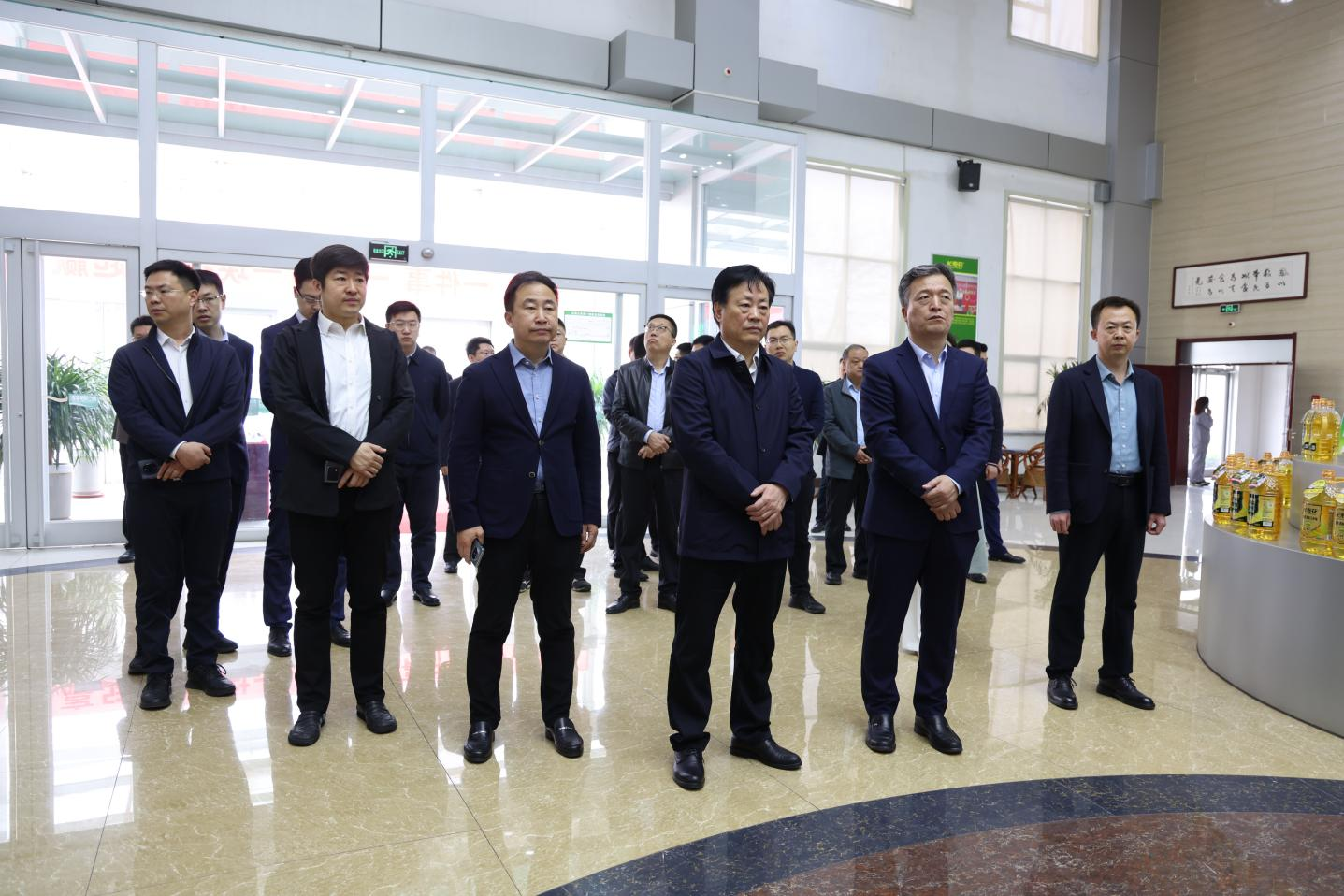 韩店镇“九企联政+高校+N”共创同盟漫谈会预会职员来山东三星团体观赏