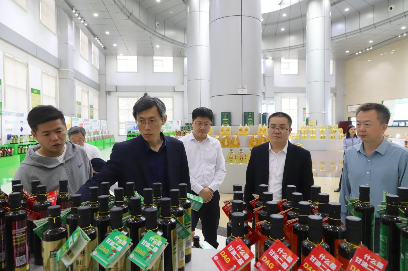 邹平市投资增进中间来山东三星团体调研
