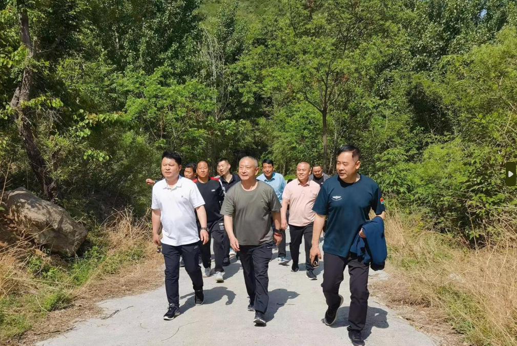 齐心同业 永攀岑岭｜机器公司构造庆“五一”团建勾当