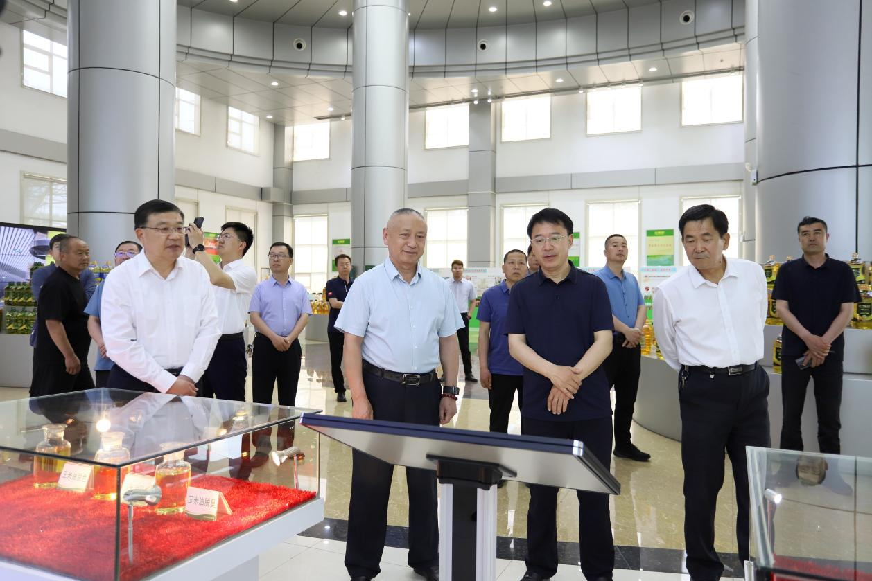 凌海市政协主席刘永利一行来山东三星团体调研
