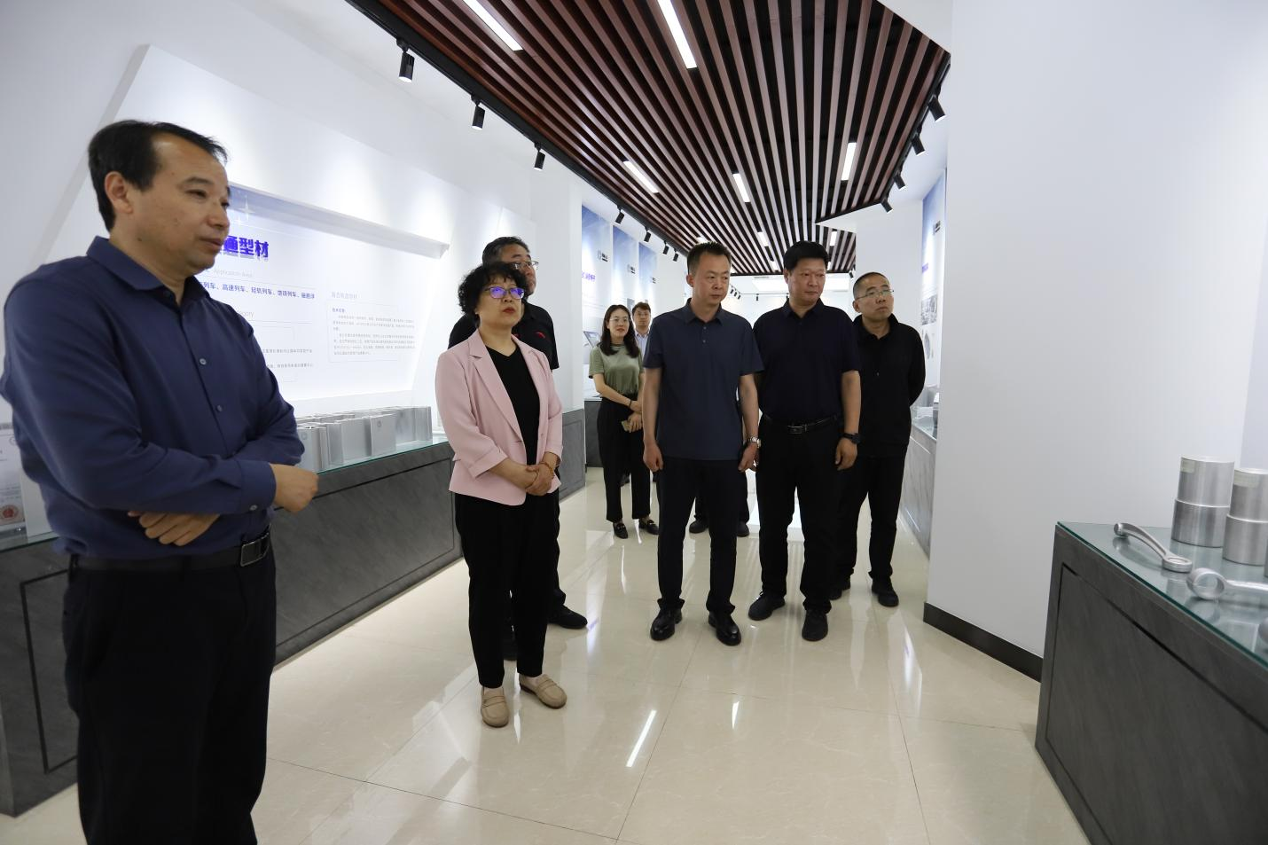 滨州市迷信手艺局局长李朝晖一行来山东三星团体调研