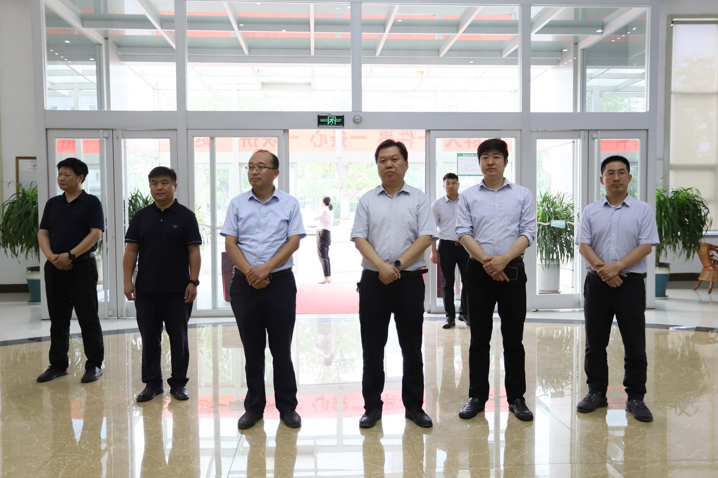 夏津县行政审批办事局党组布告郭立军一行来山东三星团体进修考查