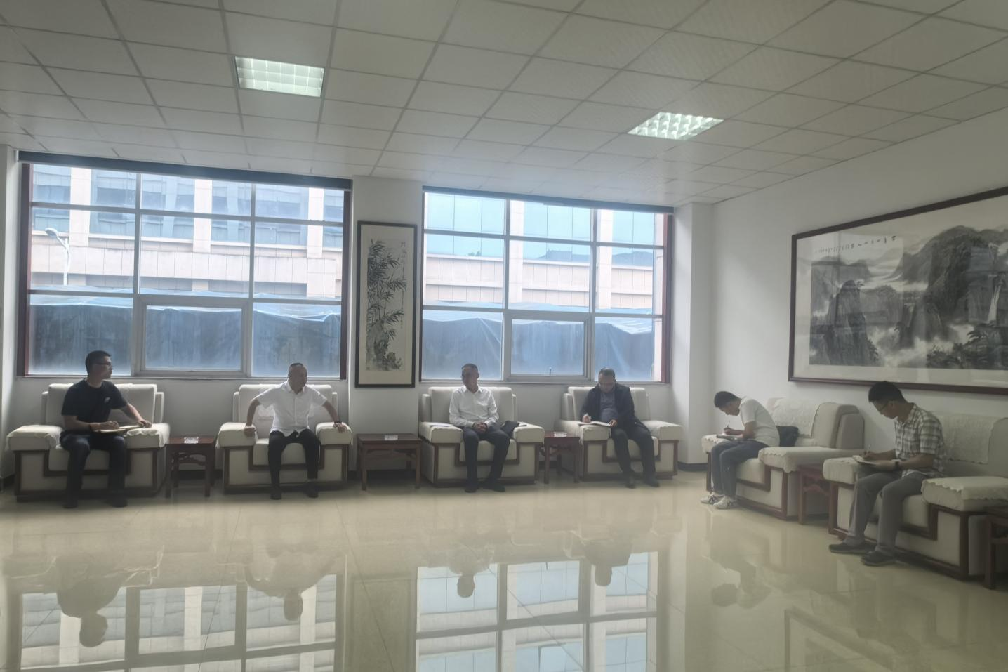 桐庐县委常委、县当局党构成员吴涛来桐庐公司调研指点宁静出产任务