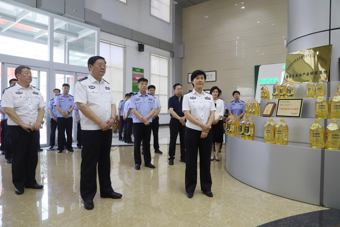 全市公安构造提防冲击民营企业外部职员职务犯法“砺剑•护航2024”专项步履暨经侦重点任务鞭策会预会职员来山东三星团体观赏