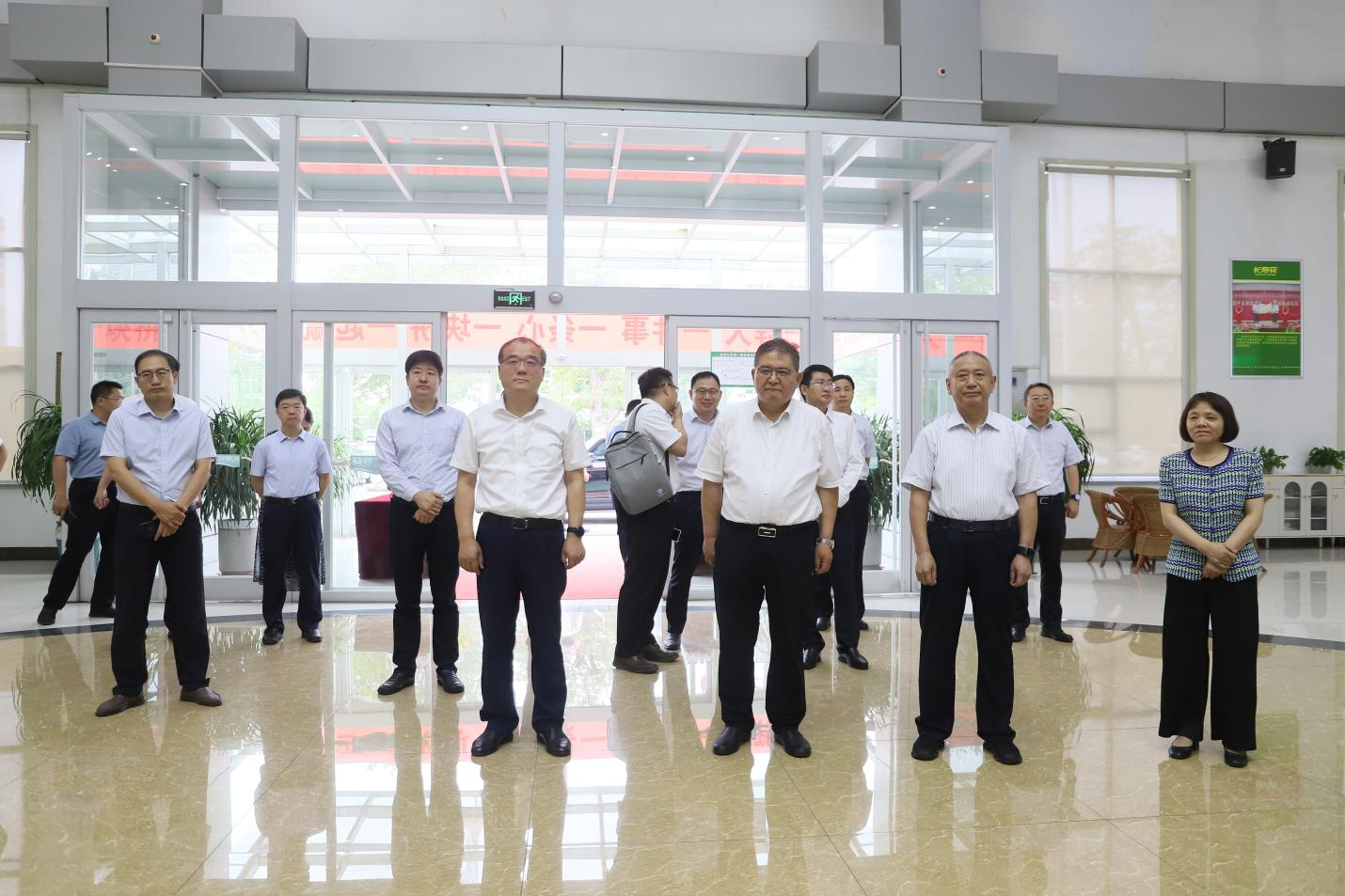齐鲁财产大学党委布告吴衍涛一行来山东三星团体调研