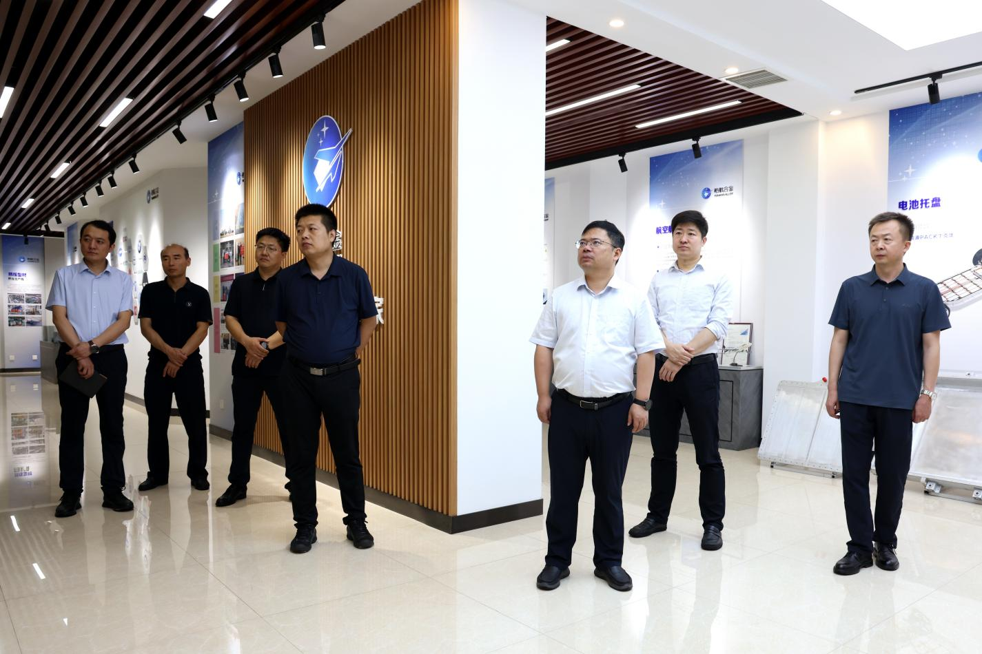 中国铁建电气化局团体轨道交通东西无限公司党委布告、履行董事刘如久一行来山东三星团体考查