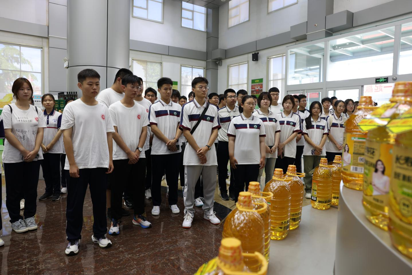 “故乡印记 胡想起航”——高三优异毕业学子看故乡主题教导勾当走进山东三星团体
