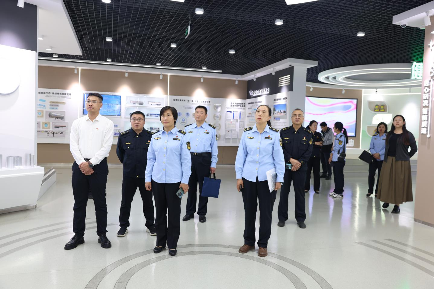 邹平市市场监视办理局第二党支部与韩店市场羁系所党支部结合主题党日勾当走进山东三星团体
