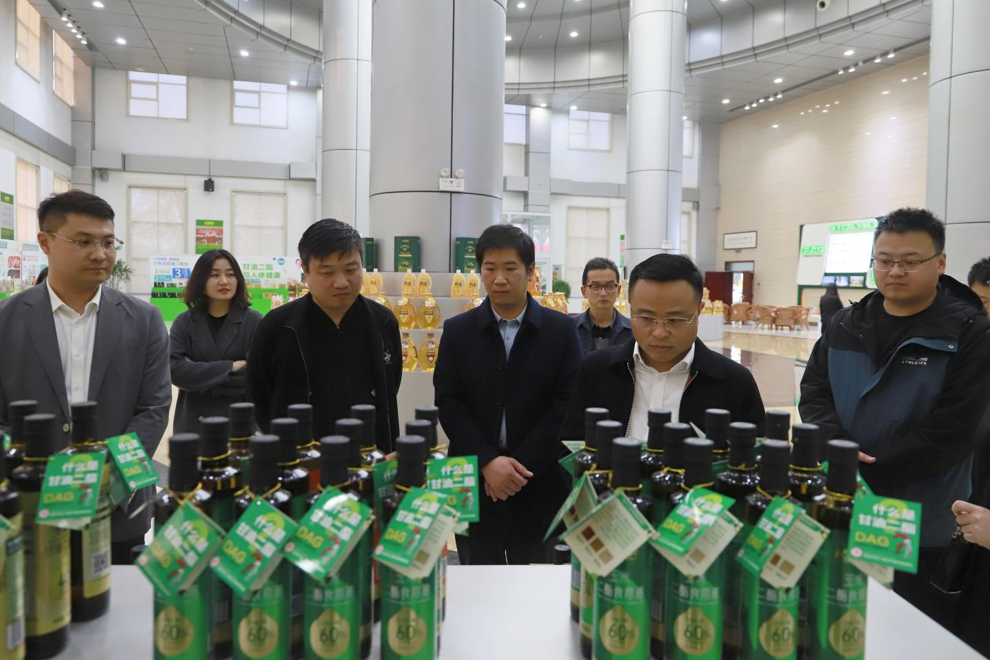 阳谷县工商联考查团来山东三星团体观赏考查