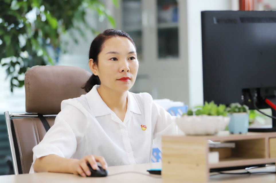 【岗亭风度】常莎莎：知心“大总管” 典范“她气力”