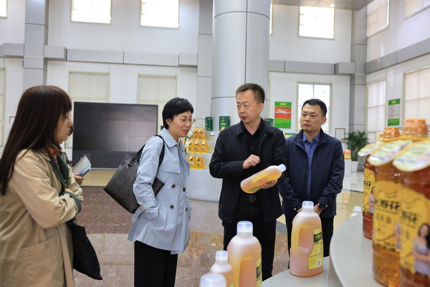 滨州市统计局、商务局结合调研组来山东三星团体调研