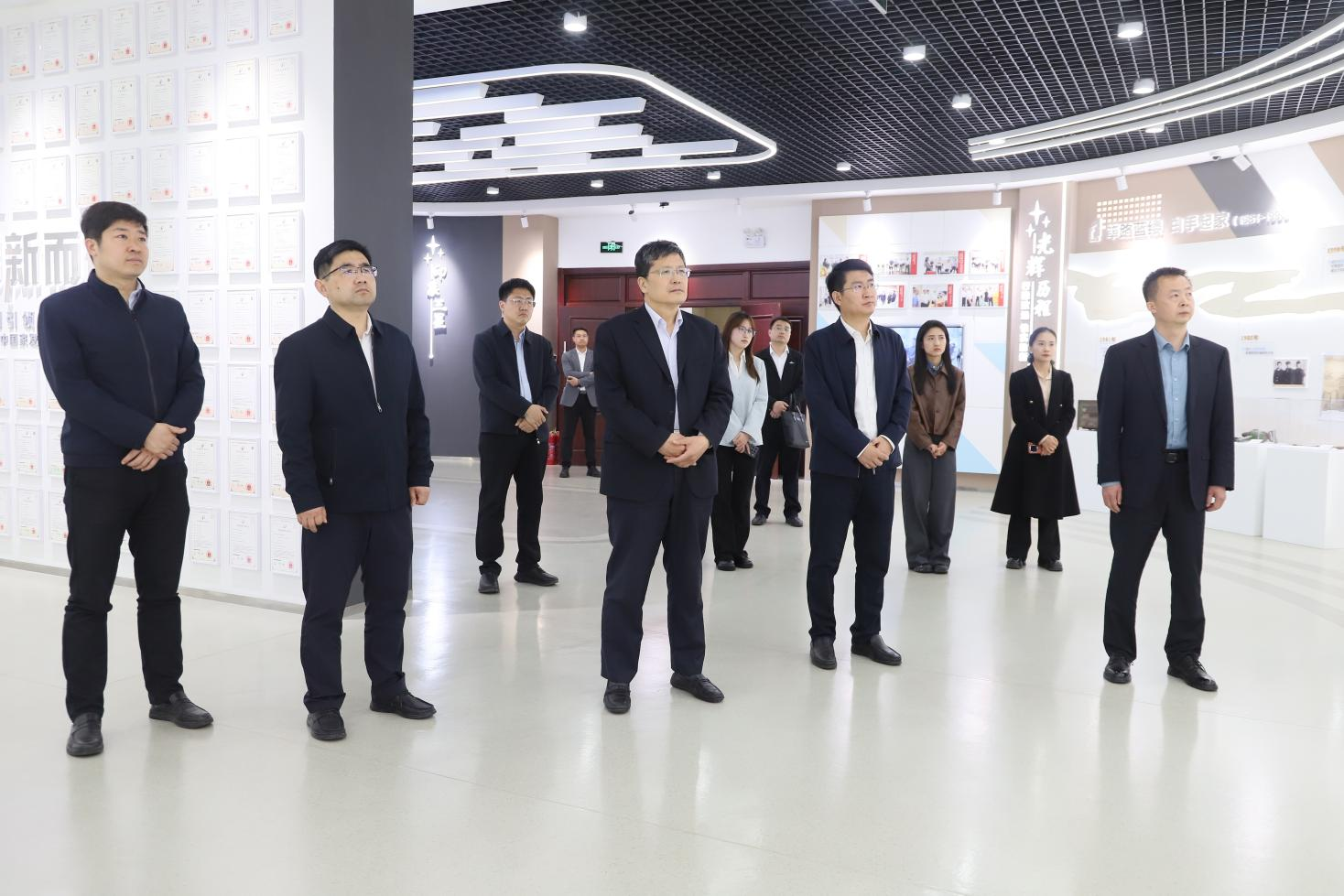 滨州市委市直构造工委副布告、三级调研员张荣堂带队来山东三星团体调研