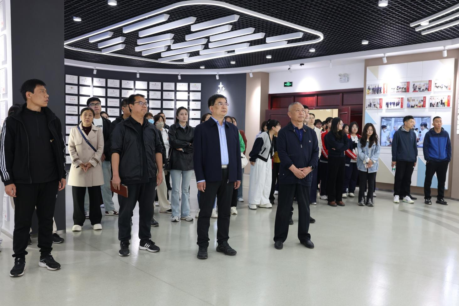 鲁中职业学院来山东三星团体观赏交换