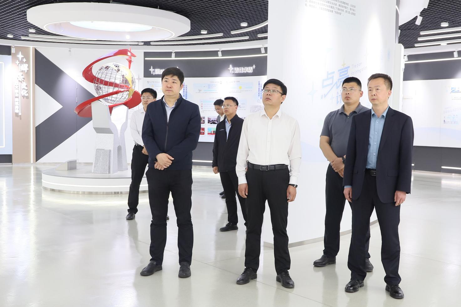 邹平市委社会使命部部长、市委“两新”工委布告李伟来山东三星团体调研