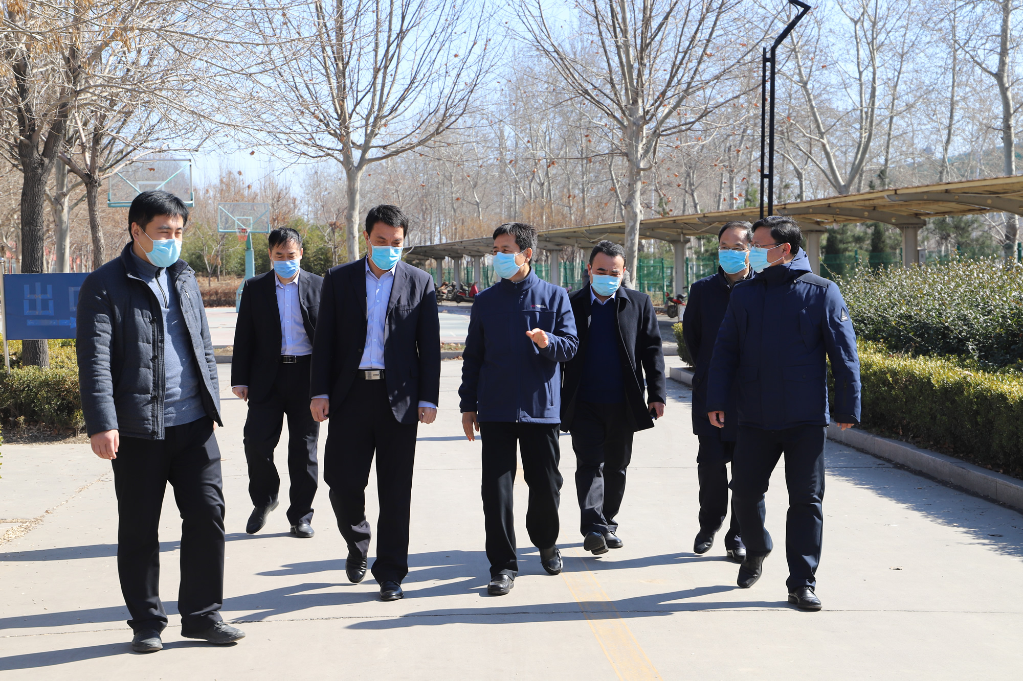 邹平市人大常委会主任闫士柱到蘑菇视频
督导疫情防控工作