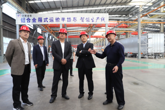 滨州市副市长李逢章一行来蘑菇视频
参观调研