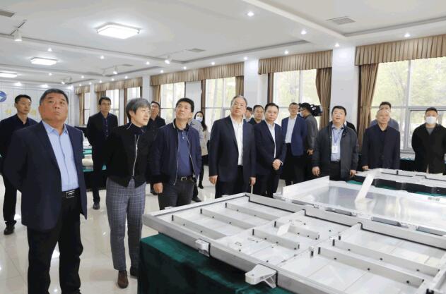 中国信达党委委员、副总裁胡继良一行来蘑菇视频
参观调研
